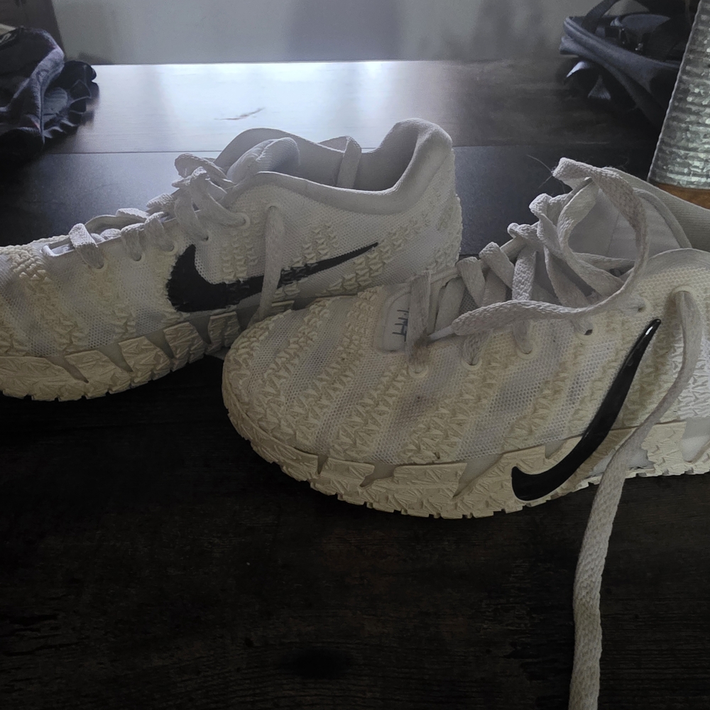 Nike Mens White Sneakers with Black Swoosh